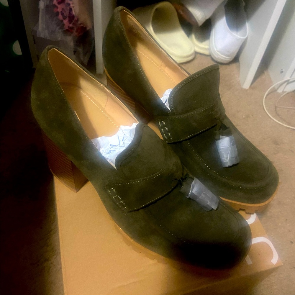 Green shoes